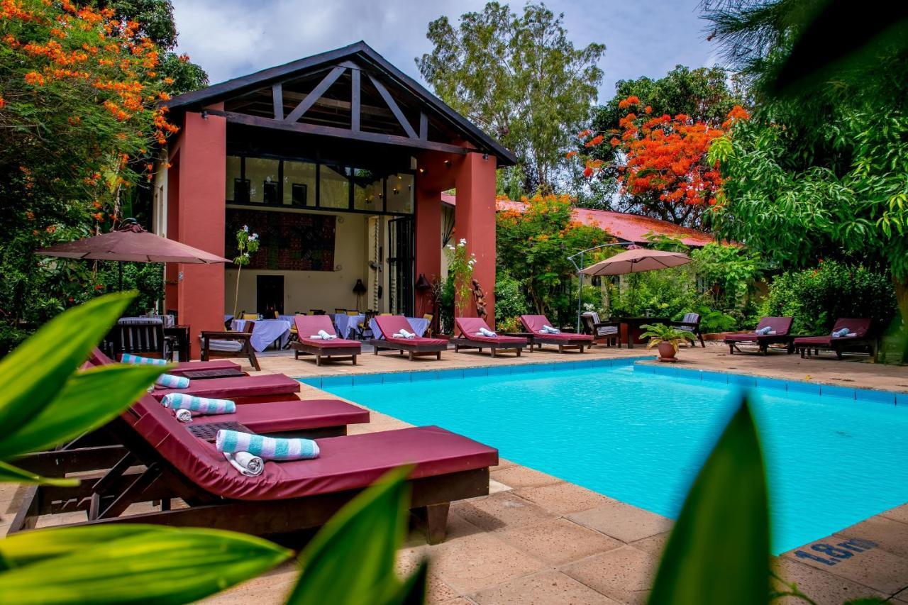 Hotel Hibiscus House Gambia Brufut Exterior foto