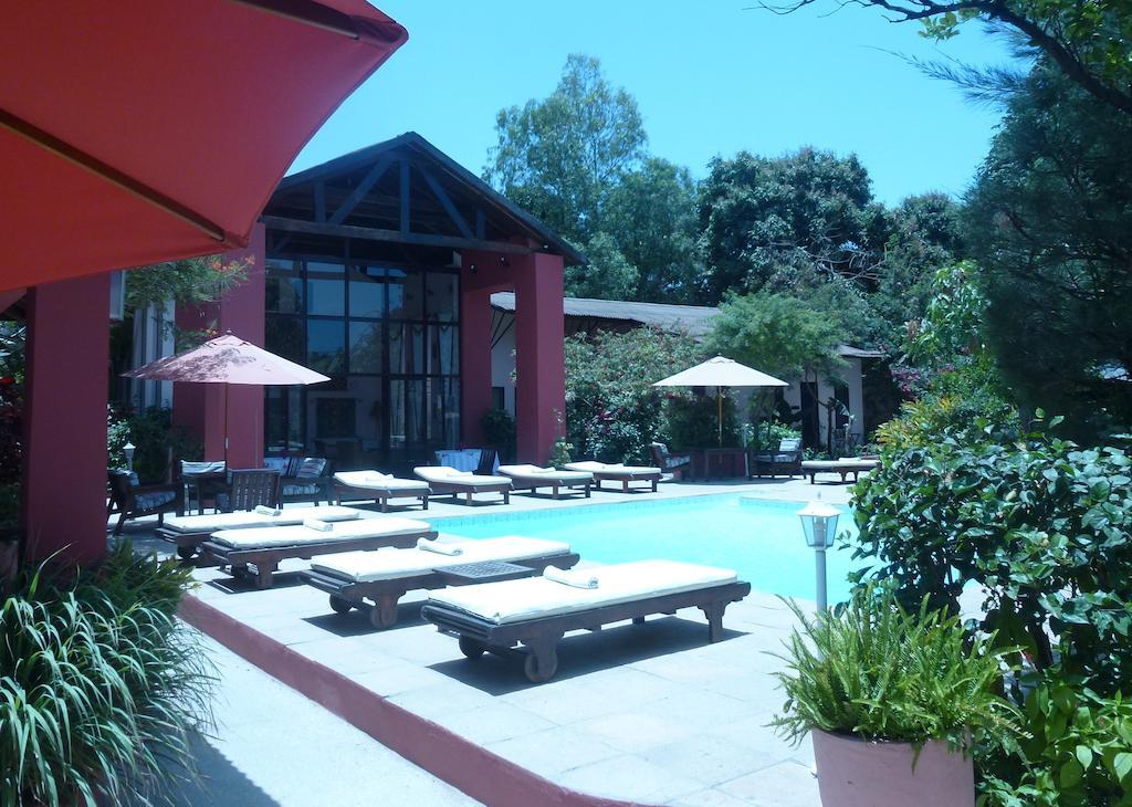Hotel Hibiscus House Gambia Brufut Exterior foto