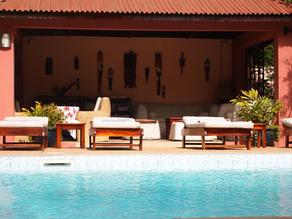 Hotel Hibiscus House Gambia Brufut Exterior foto