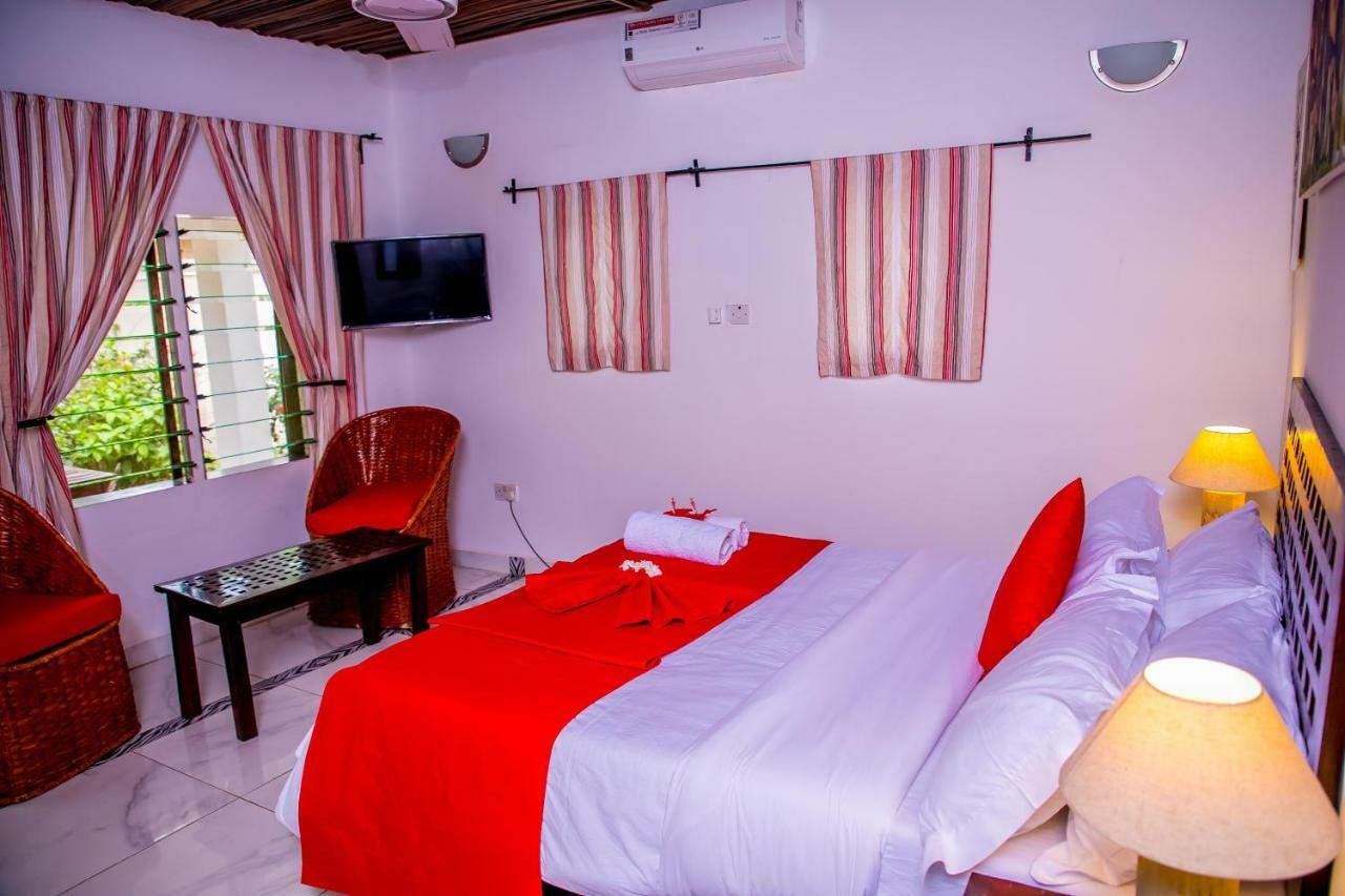 Hotel Hibiscus House Gambia Brufut Exterior foto