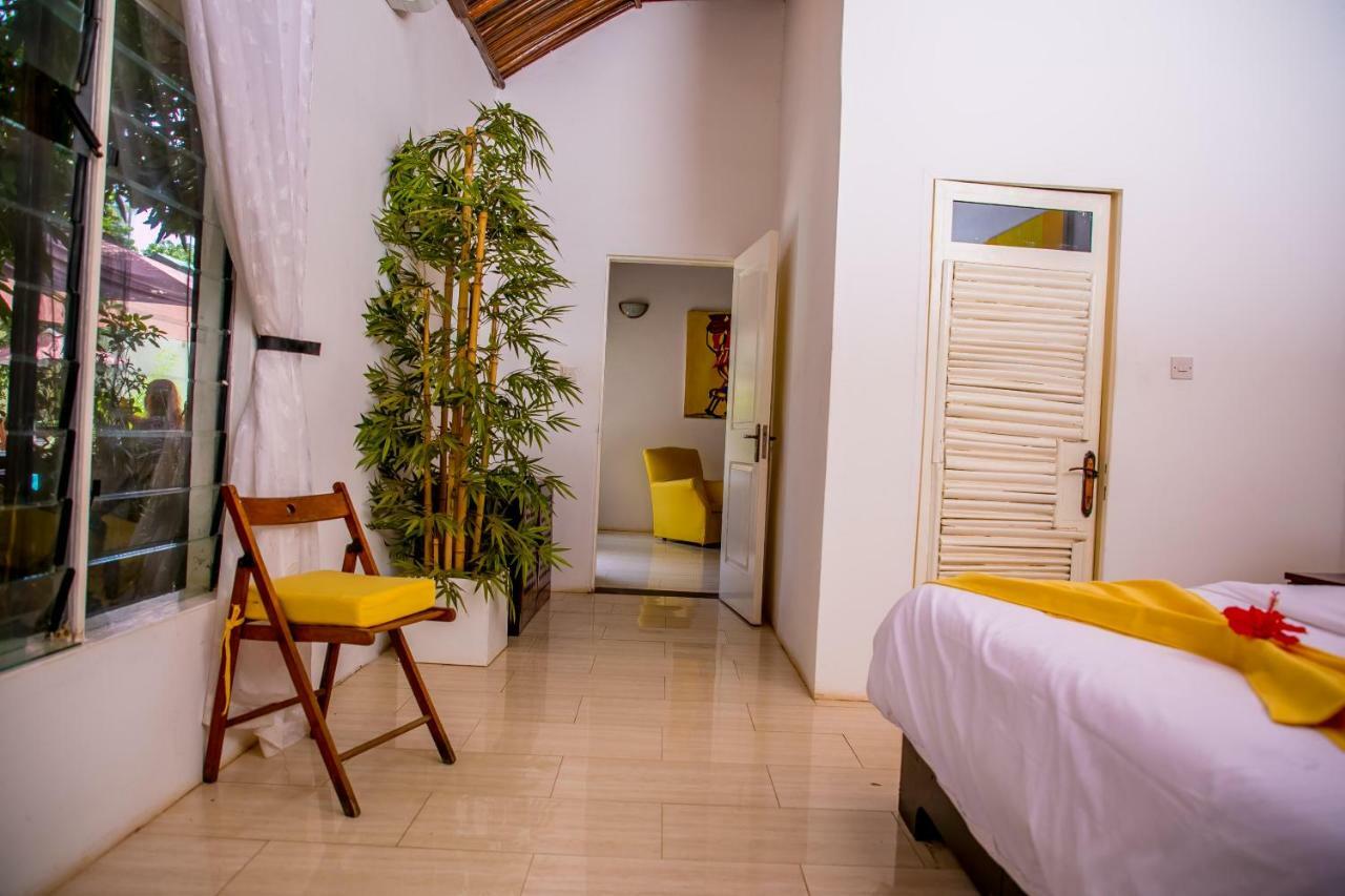 Hotel Hibiscus House Gambia Brufut Exterior foto