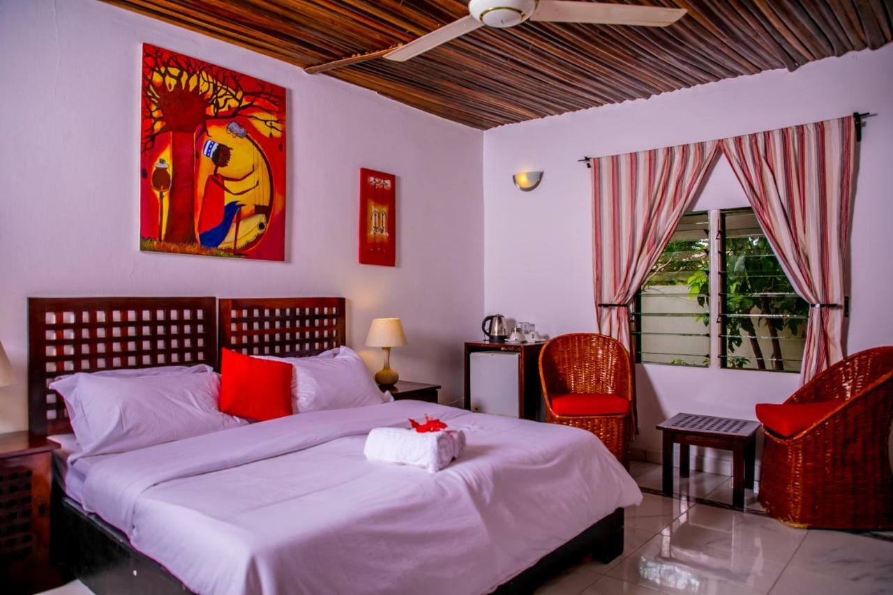 Hotel Hibiscus House Gambia Brufut Exterior foto