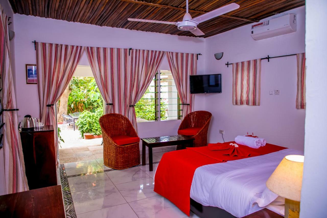 Hotel Hibiscus House Gambia Brufut Exterior foto