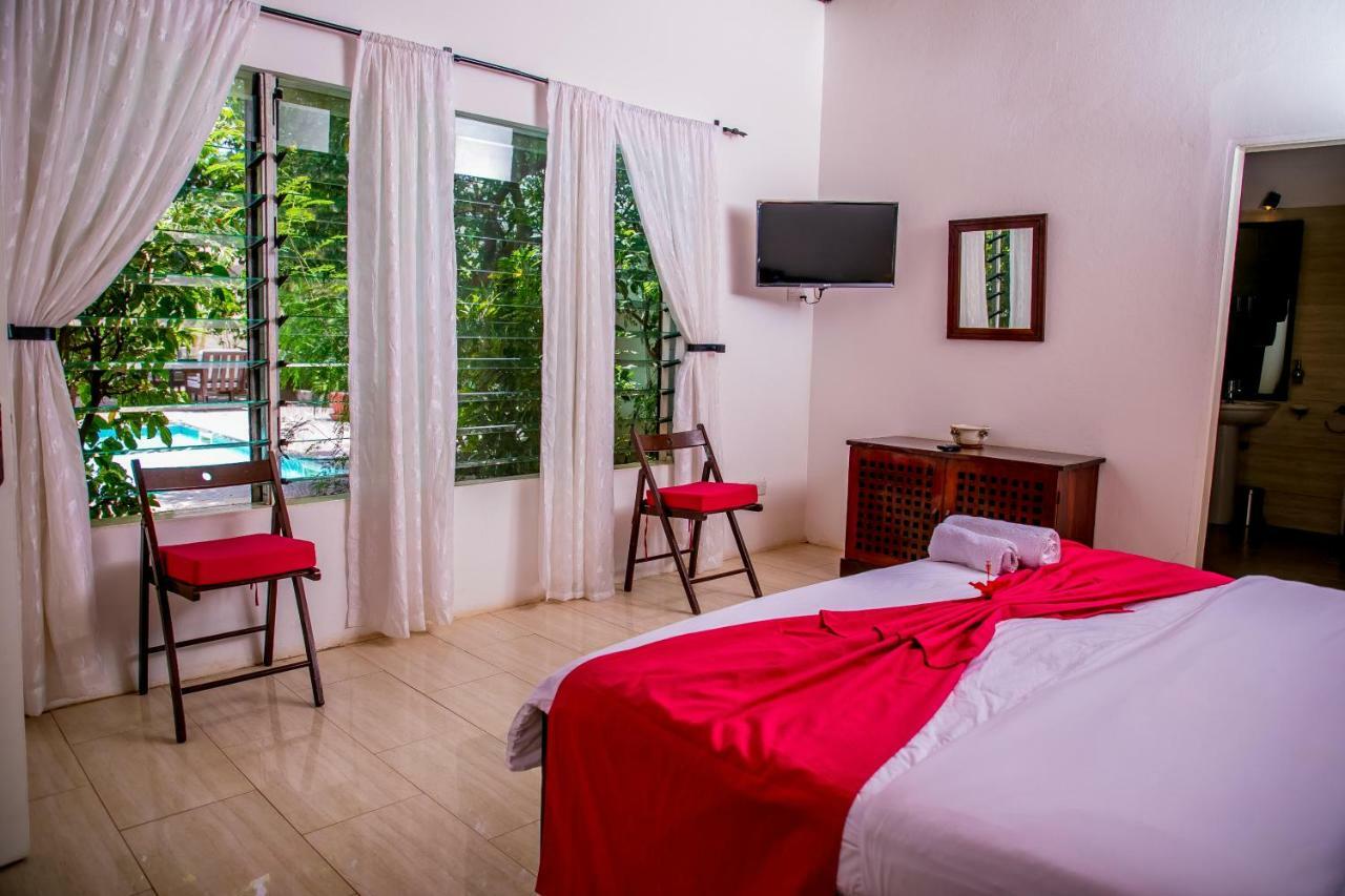 Hotel Hibiscus House Gambia Brufut Exterior foto