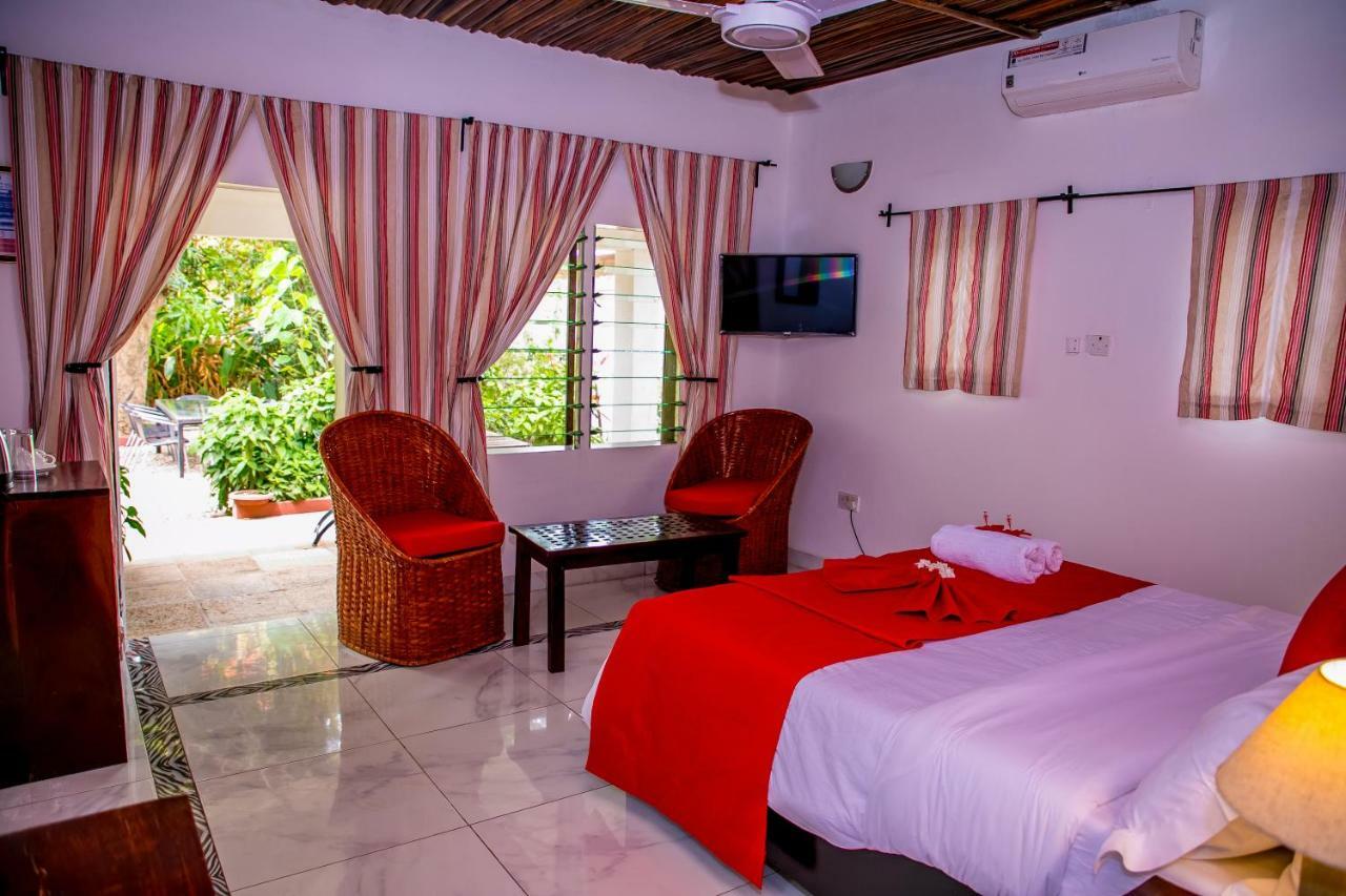 Hotel Hibiscus House Gambia Brufut Exterior foto